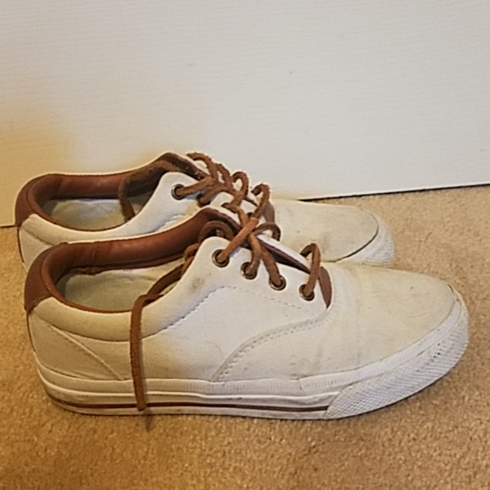 tennis shoes